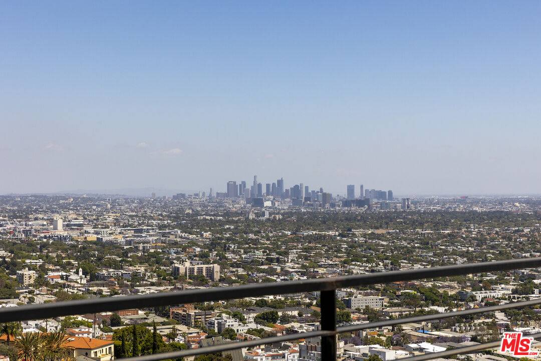 8650 Hollywood Blvd, Los Angeles, CA 90069