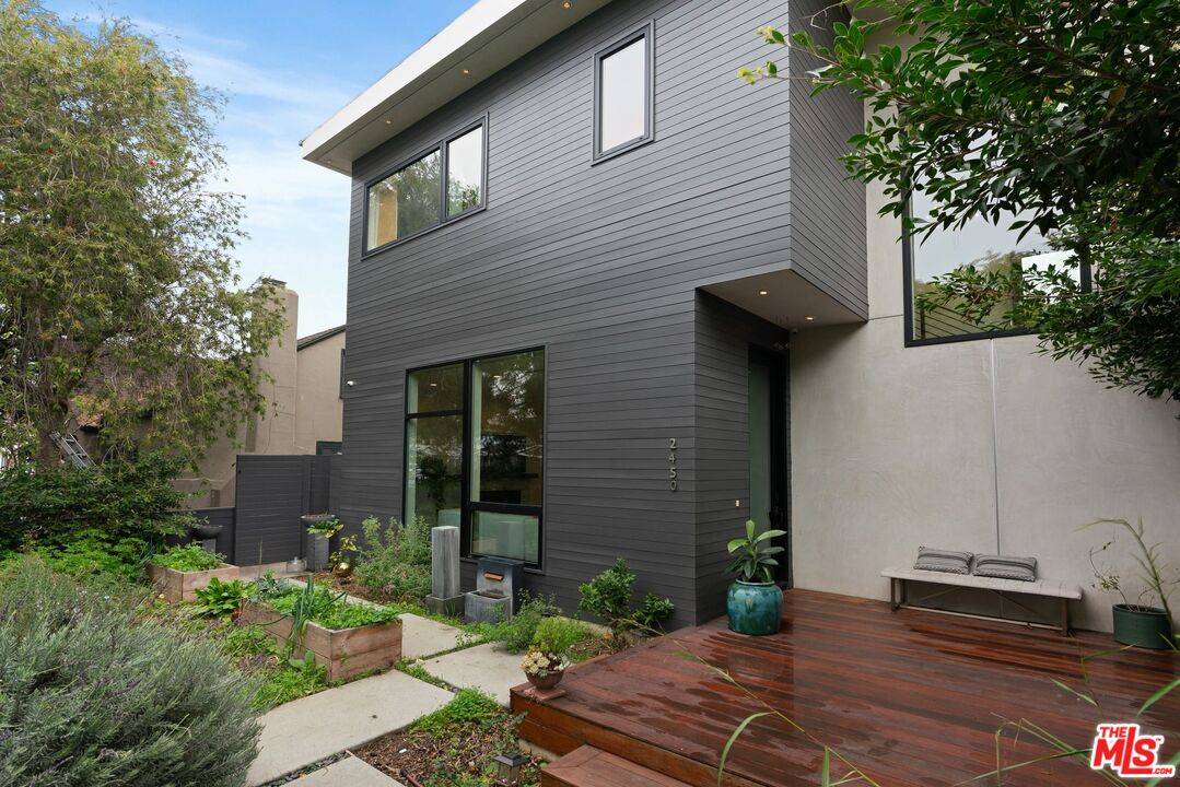 Venice, CA 90291,2450 Glencoe Ave