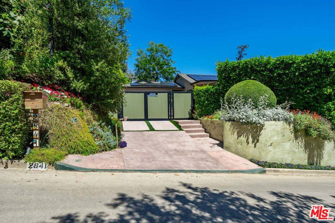 Los Angeles, CA 90046,2841 Montcalm Ave