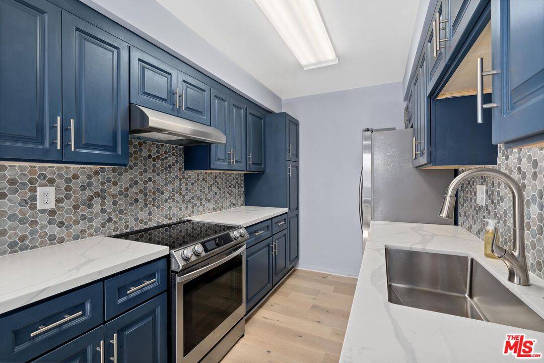 Santa Monica, CA 90403,914 Lincoln Blvd #307