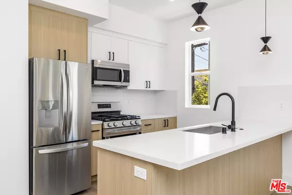 5050 Cleon Ave #2, North Hollywood, CA 91601