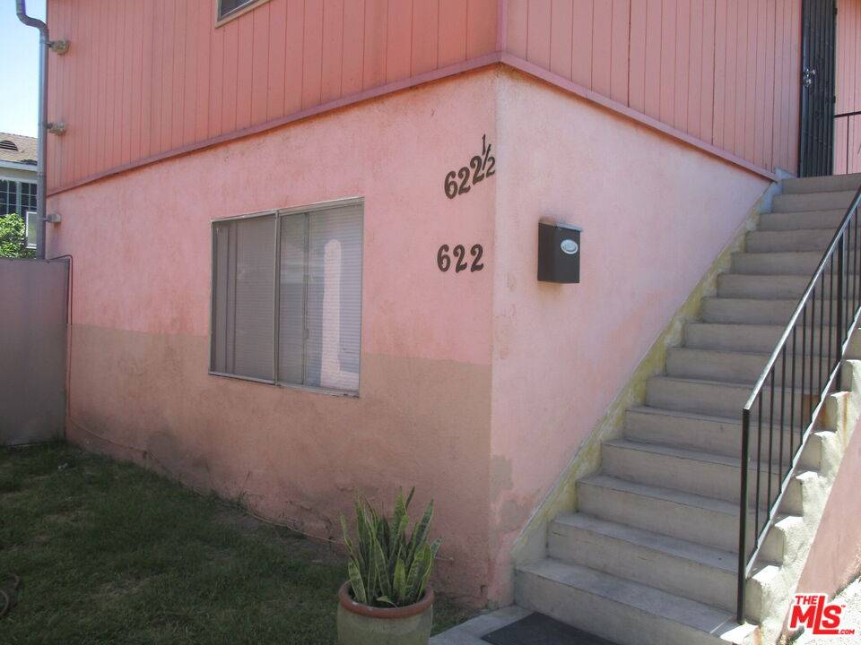 Los Angeles, CA 90002,620 E 89th St