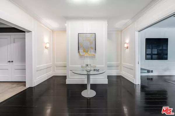 Los Angeles, CA 90077,422 Parkwood Dr