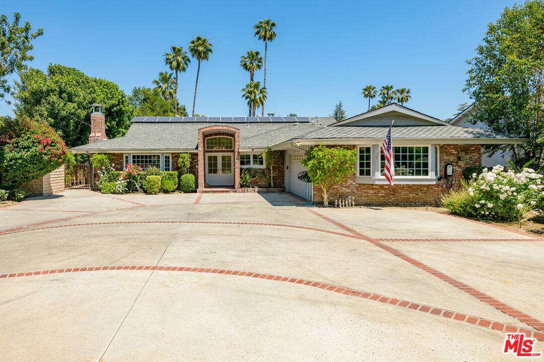 8760 White Oak Ave, Sherwood Forest, CA 91325