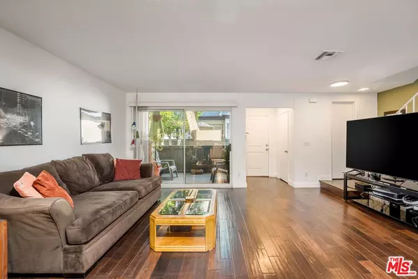 Tarzana, CA 91356,18550 Hatteras St #32