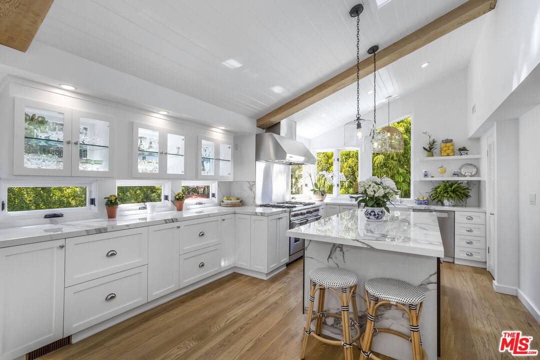 2205 Beverly Glen Pl, Los Angeles, CA 90077