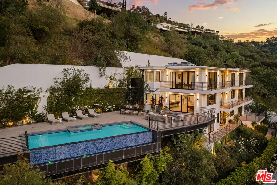 3820 Knobhill Dr, Sherman Oaks, CA 91423