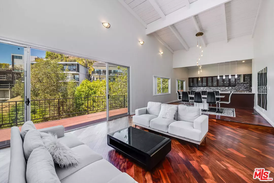 Los Angeles, CA 90069,9314 Sierra Mar Dr