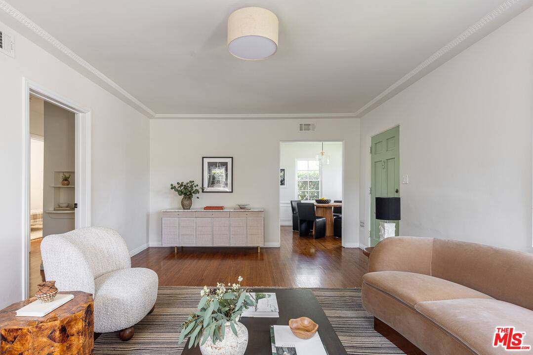 Los Angeles, CA 90034,3103 Oakhurst Ave