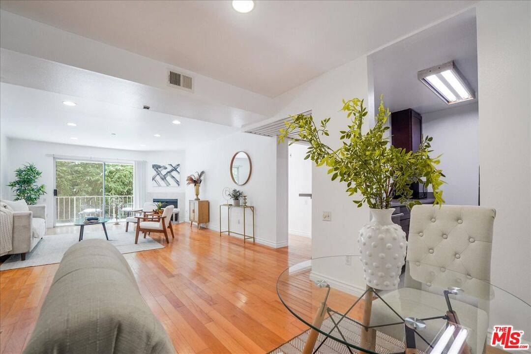 Los Angeles, CA 90024,10960 Ashton Ave #108