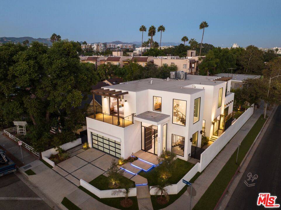 900 N Vista St, Los Angeles, CA 90046