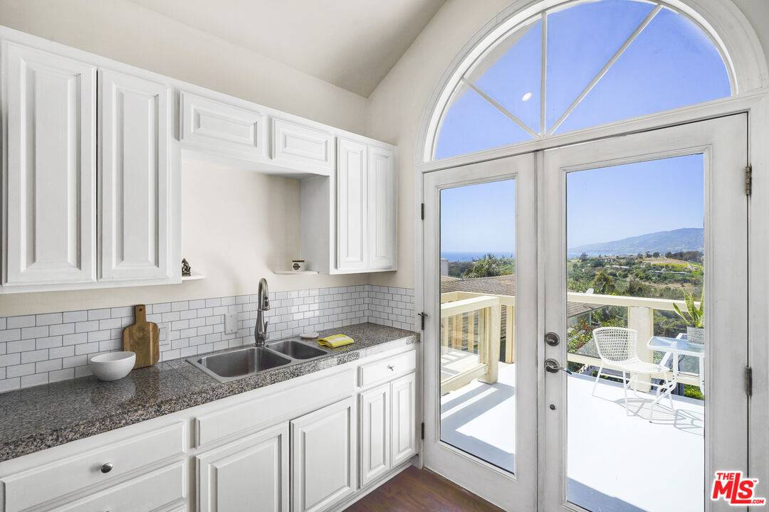 29355 Heathercliff Rd #GuestHouse, Malibu, CA 90265