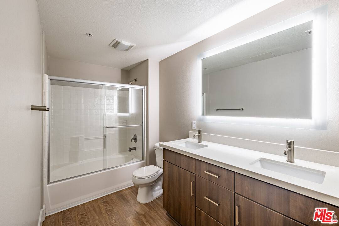 Los Angeles, CA 90024,1041 Glendon Ave #2183