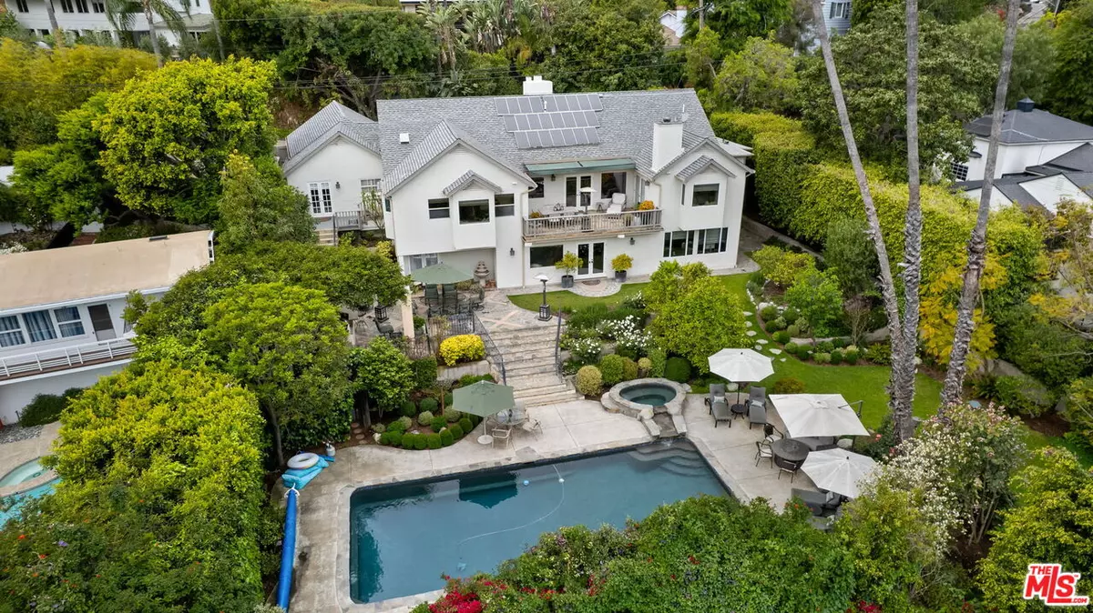 Los Angeles, CA 90068,2660 Carman Crest Dr