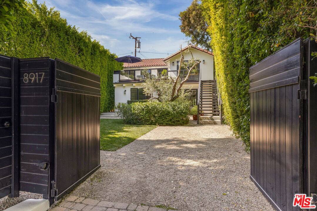 8917 Dorrington Ave, West Hollywood, CA 90048