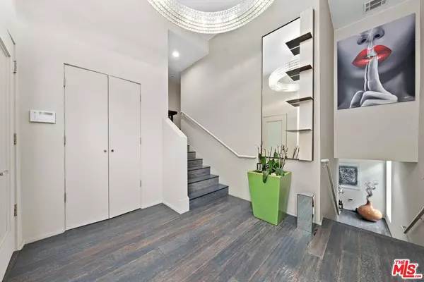 West Hollywood, CA 90069,8703 W West Knoll Dr #101