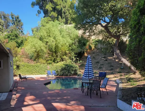 2925 Dona Susana Dr, Studio City, CA 91604