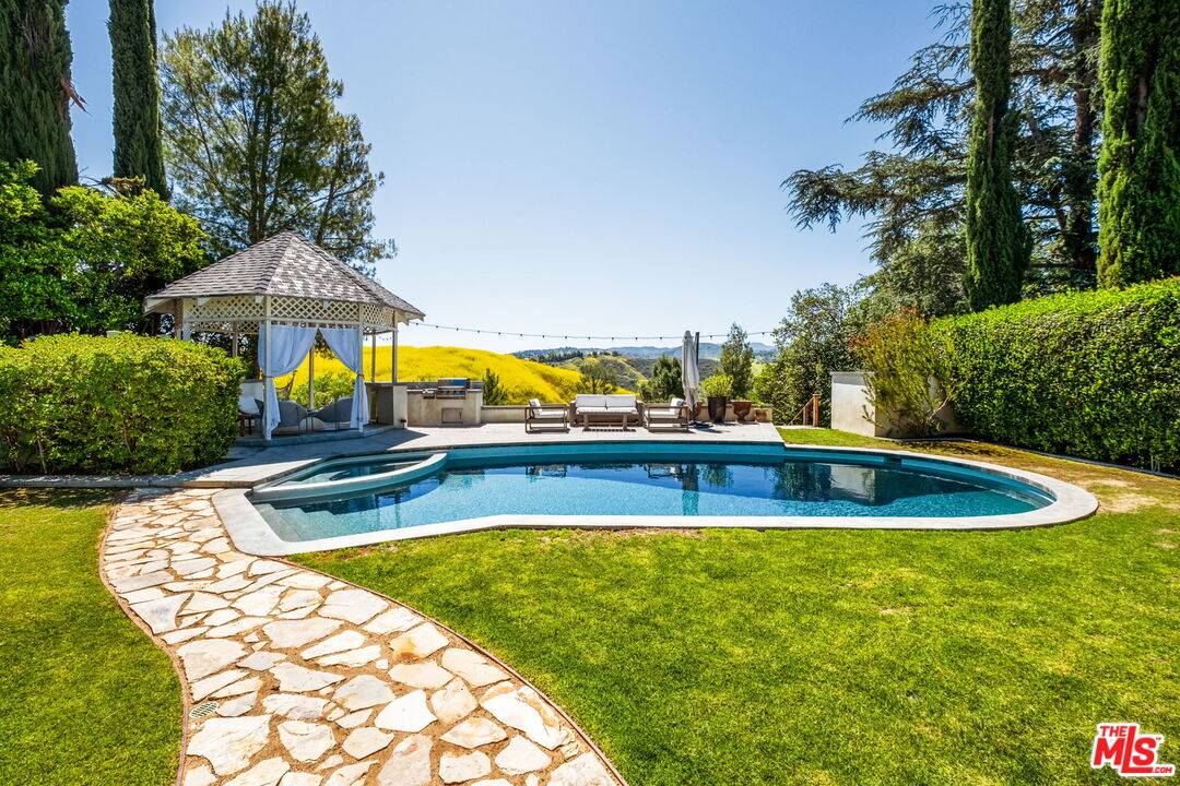 Calabasas, CA 91302,26024 Farmfield Rd