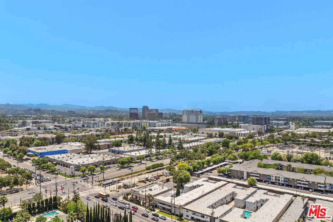 Canoga Park, CA 91303,6527 De Soto Ave