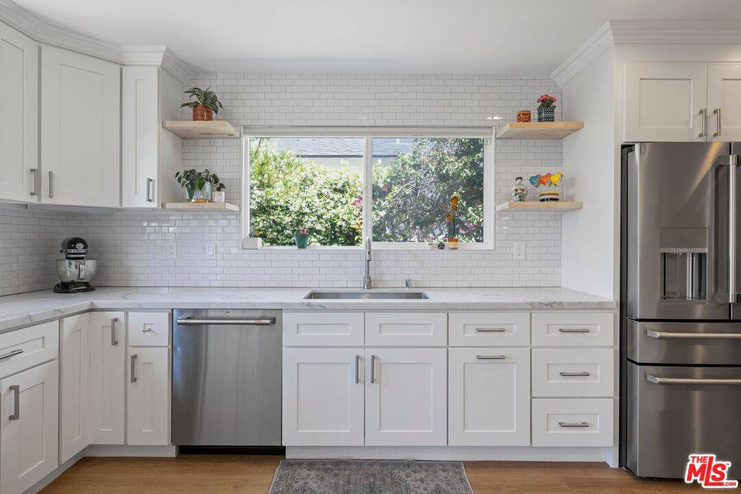 Los Angeles, CA 90034,3551 S Bentley Ave