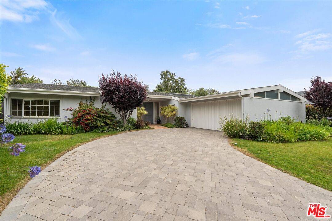 30724 Manzano Dr, Malibu, CA 90265