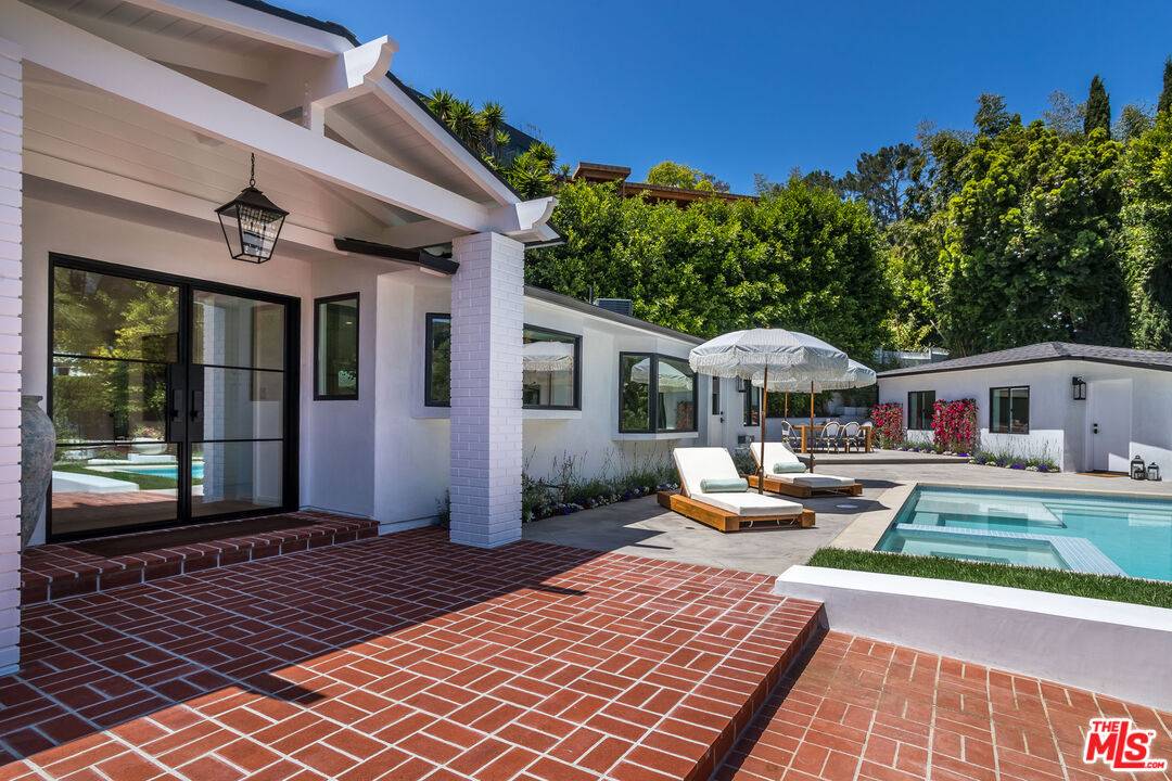 Los Angeles, CA 90069,8819 Evanview Dr