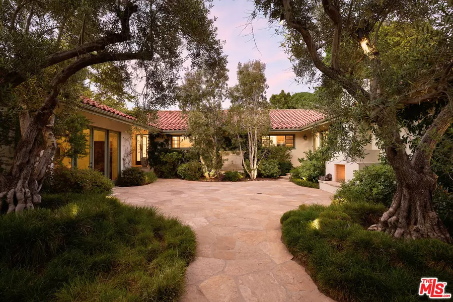 1296 Capri Dr, Pacific Palisades, CA 90272