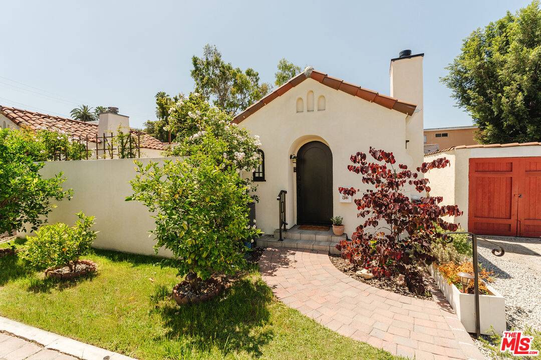 922 N Serrano Ave, Los Angeles, CA 90029