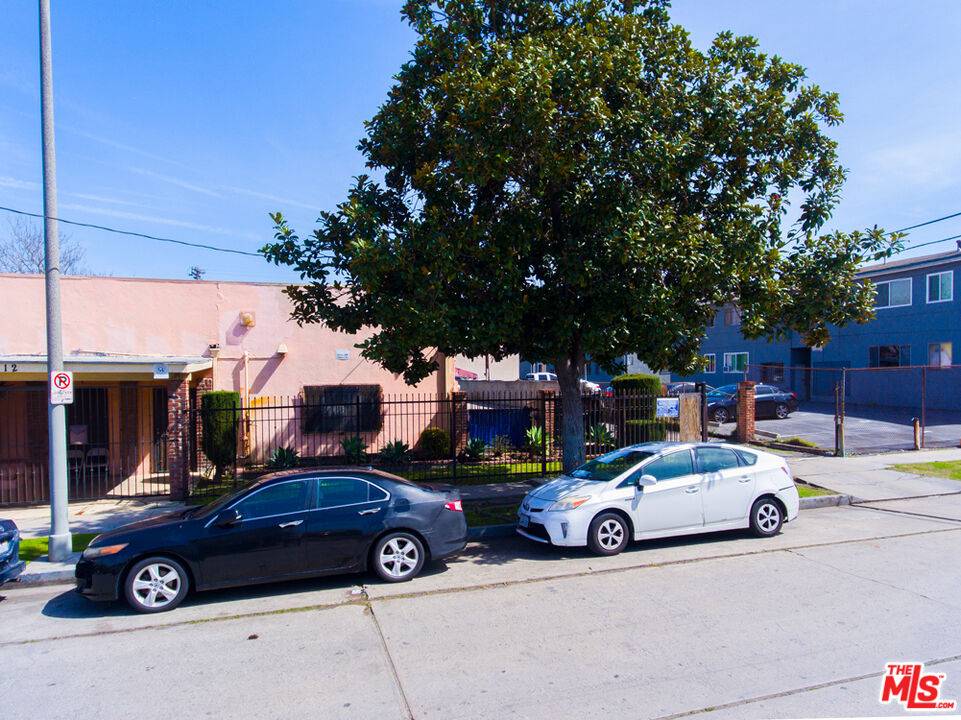 Los Angeles, CA 90043,7112 S Victoria Ave