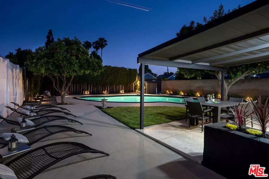 14012 Valerio St, Van Nuys, CA 91405