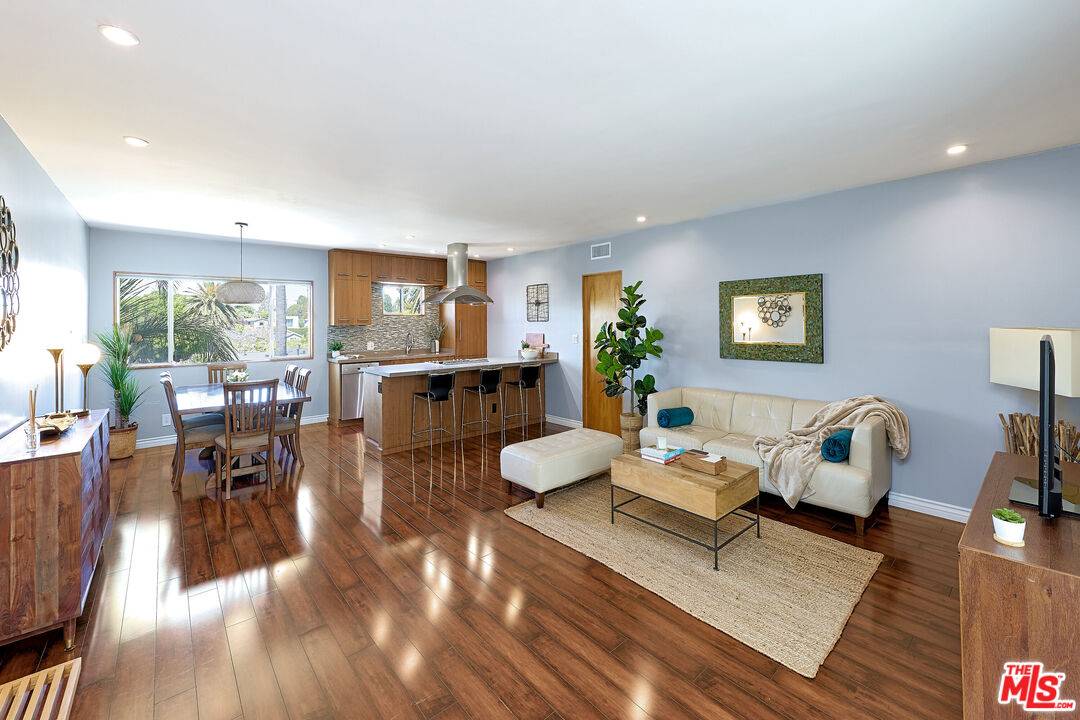 Santa Monica, CA 90405,2002 4th St #302