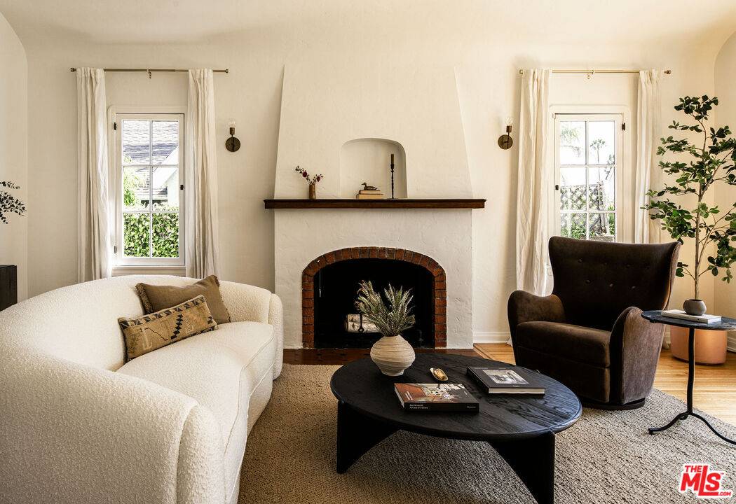 1612 S Ogden Dr, Los Angeles, CA 90019