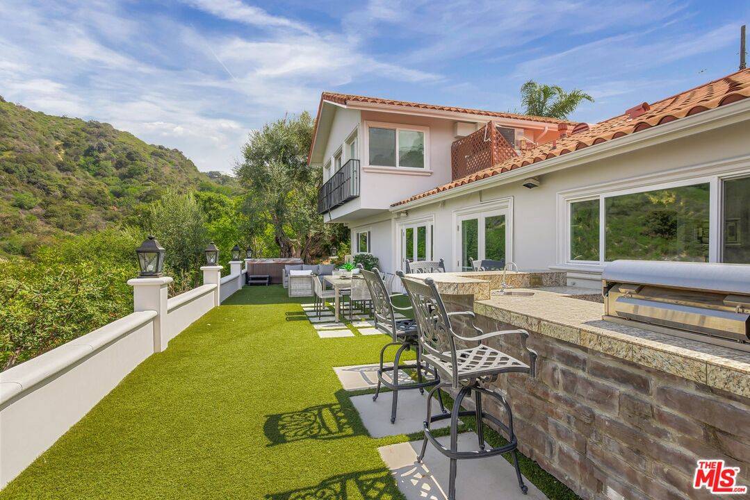 3530 Coy Dr, Sherman Oaks, CA 91423