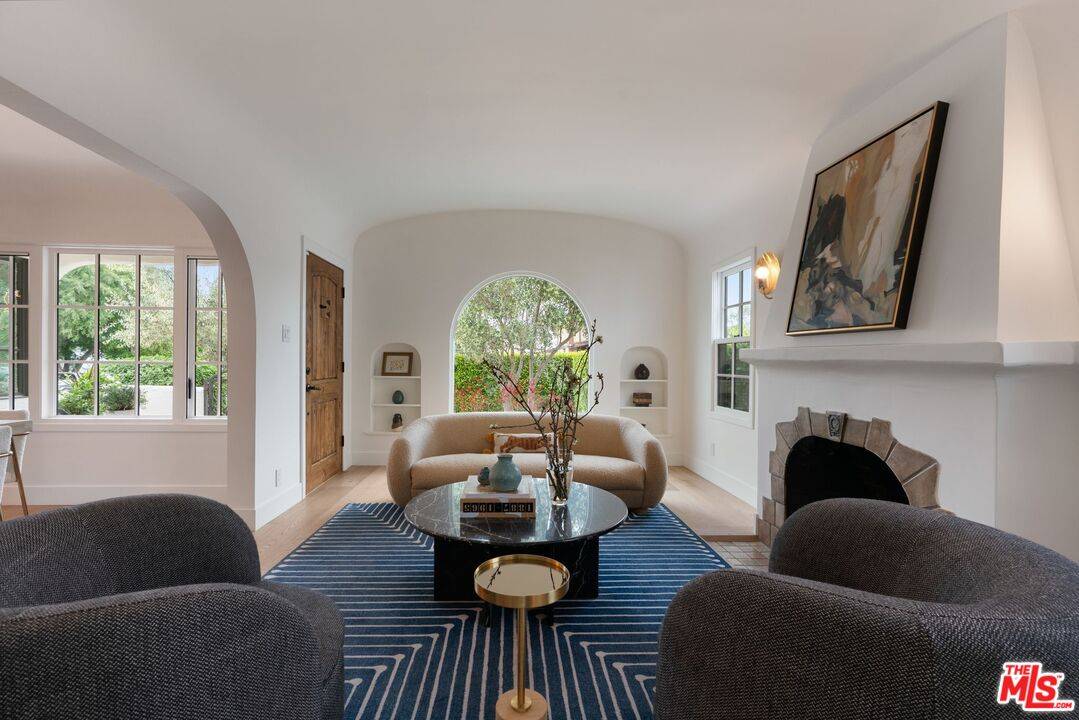 Los Angeles, CA 90008,3864 3rd Ave