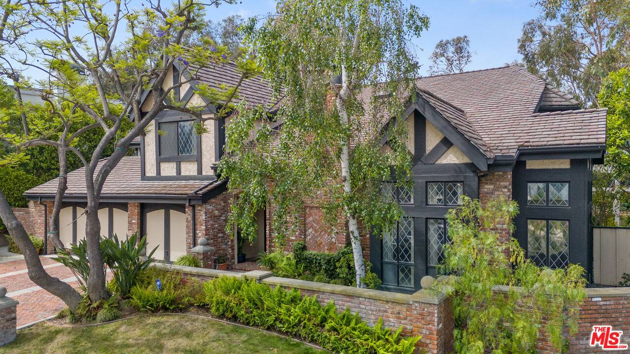 3192 Toppington Dr, Beverly Hills, CA 90210