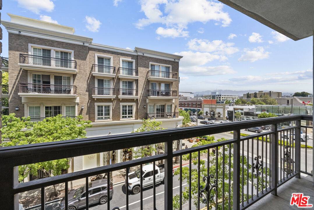 317 Caruso Ave #317, Glendale, CA 91210