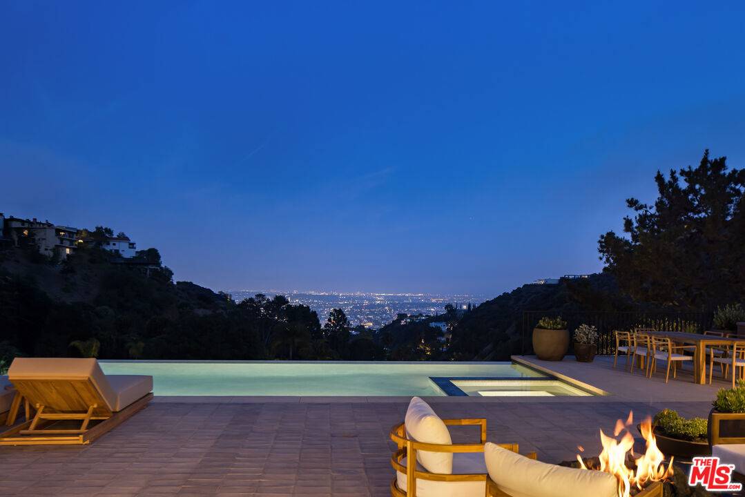 Los Angeles, CA 90069,1849 Rising Glen Rd