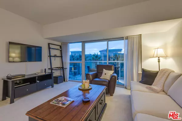 Marina Del Rey, CA 90292,13700 MARINA POINTE DR #306