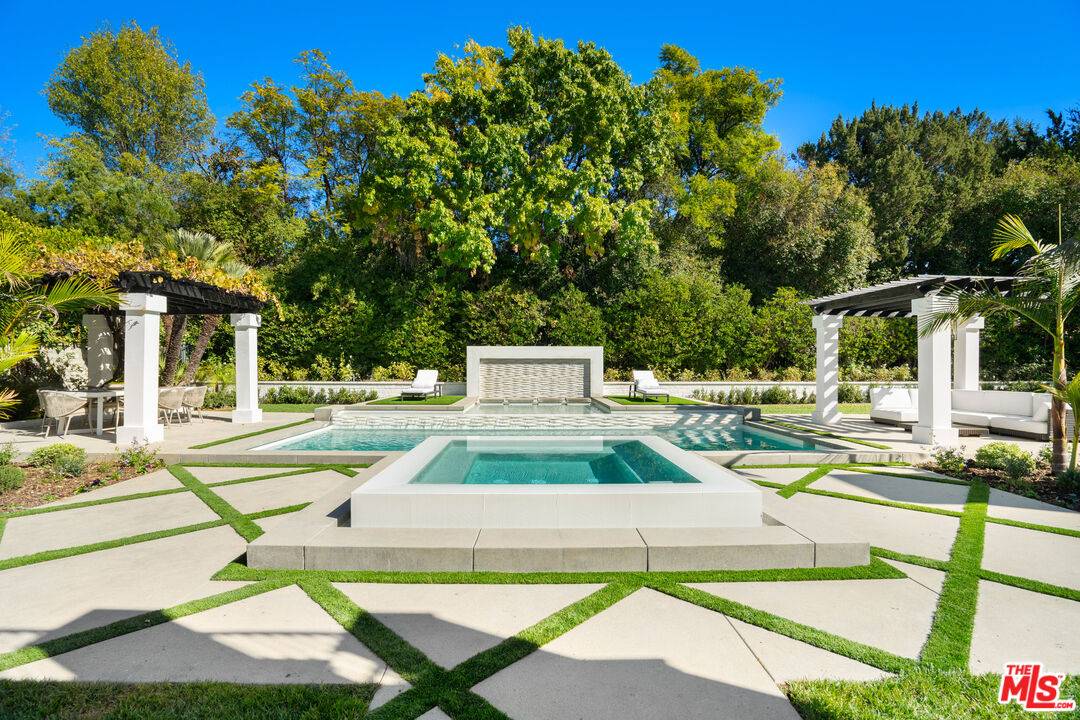4608 Westchester Dr, Woodland Hills, CA 91364