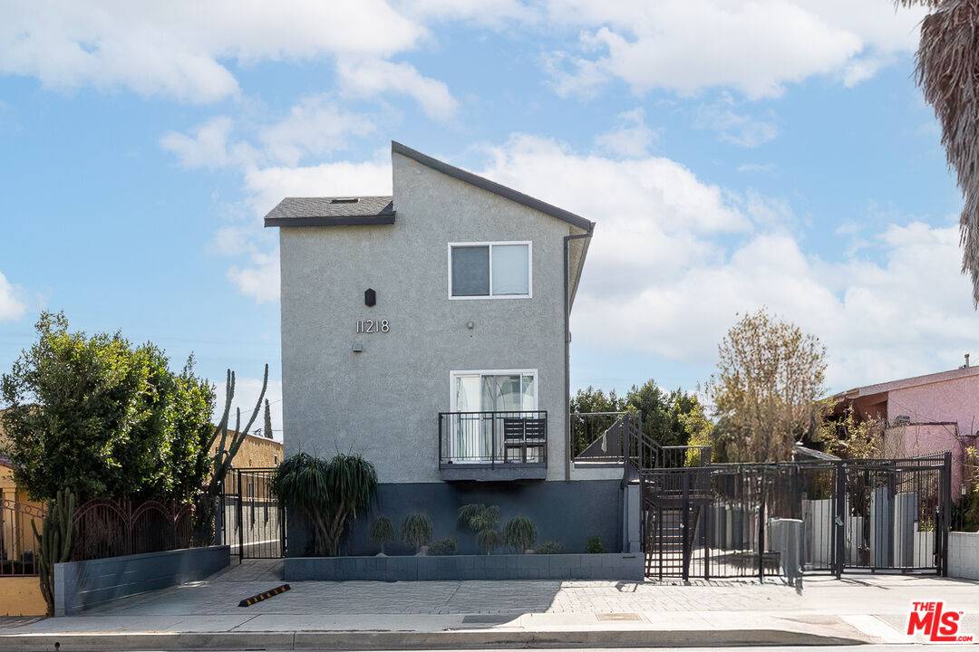North Hollywood, CA 91606,11218 Oxnard St