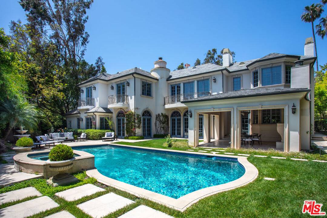 1154 Summit Dr, Beverly Hills, CA 90210