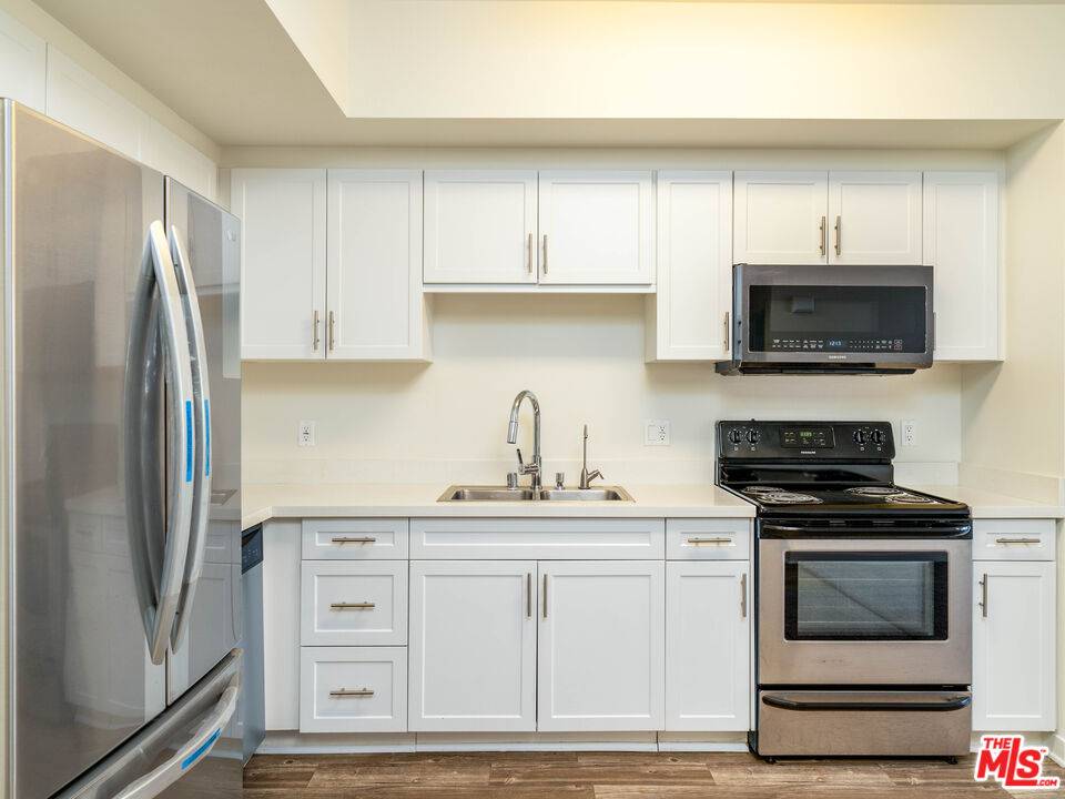 Los Angeles, CA 90094,12655 Bluff Creek Dr #108