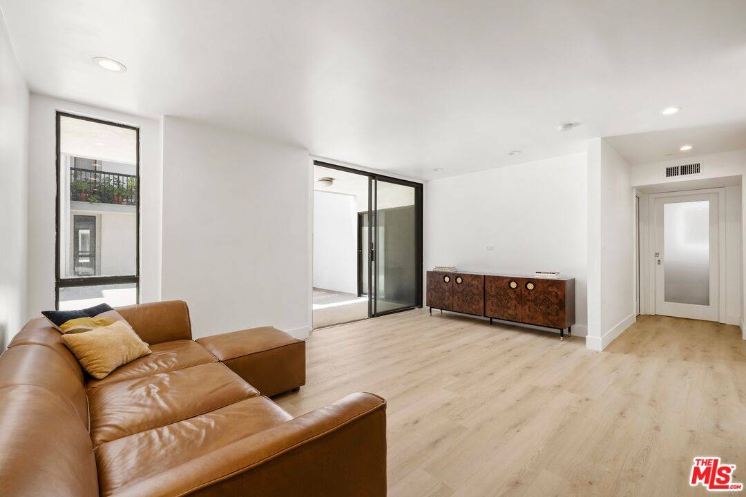 West Hollywood, CA 90069,906 N Doheny Dr #304