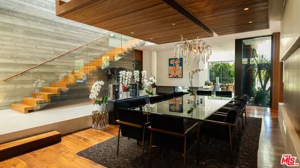 Pacific Palisades, CA 90272,748 Amalfi Dr