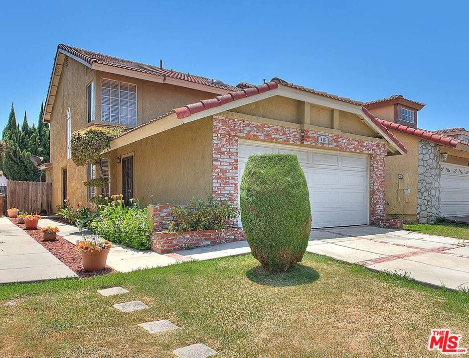 616 W Almond St,  Compton,  CA 90220