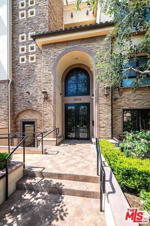 Studio City, CA 91604,12026 Hoffman St #404
