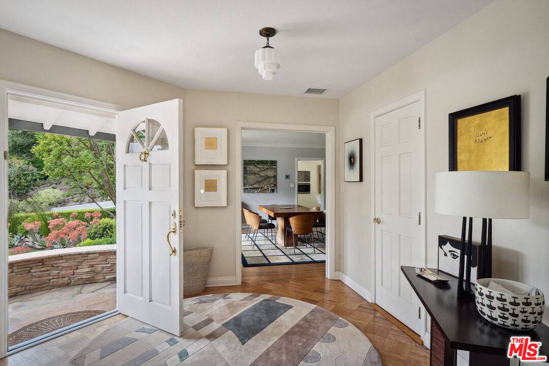 Sherman Oaks, CA 91423,3818 Hollyline Ave