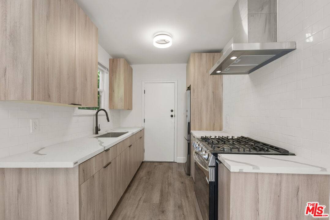 Beverly Hills, CA 90212,308 S Reeves Dr #308B