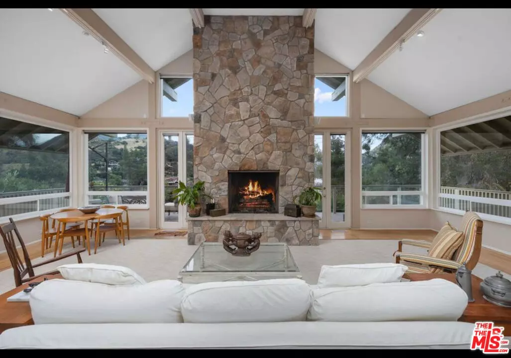 Agoura Hills, CA 91301,2090 Lakeshore Dr