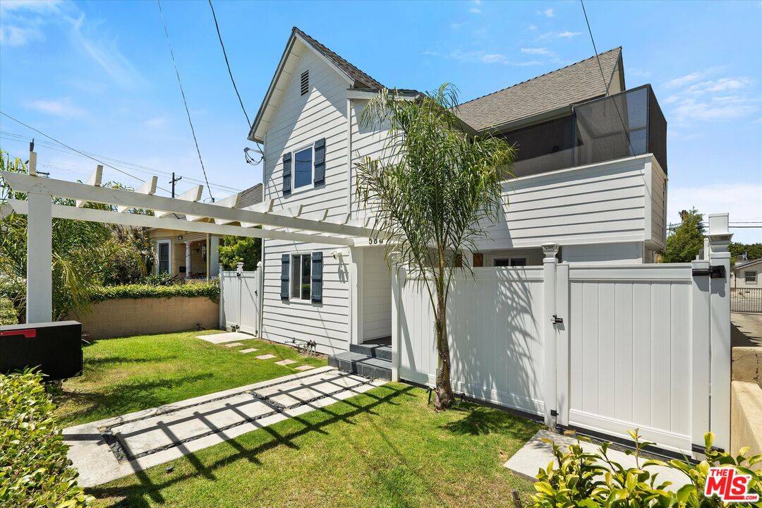 San Pedro, CA 90731,584 W 10th St